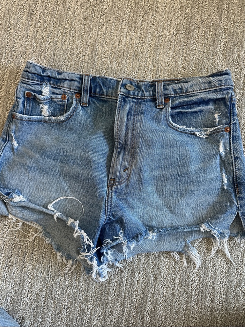 Abercrombie the mom high rise Classic Distressed Denim Shorts - Blue